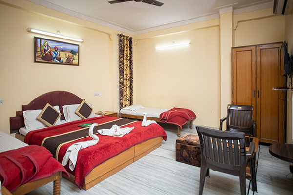 udaipur hotel Dimple International udaipole