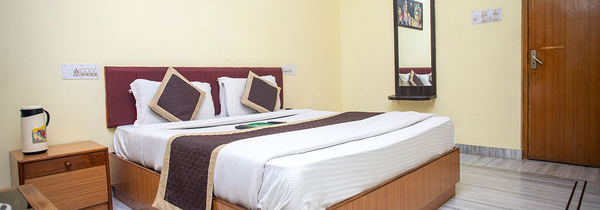 hotel near railway station in udaipur